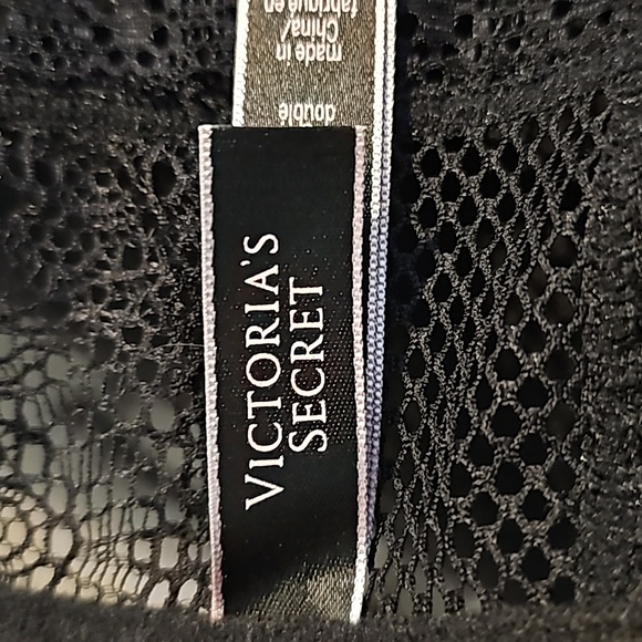 Victoria's Secret Very Sexy Plunge Fishnet Lace  Bra 32C NWOT - Picture 14 of 16